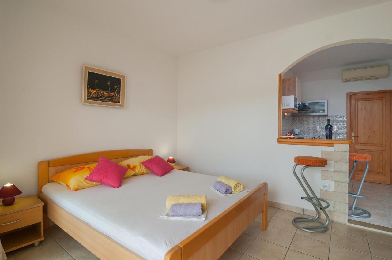 Apartments Molo Mare Hvar Town Exterior photo