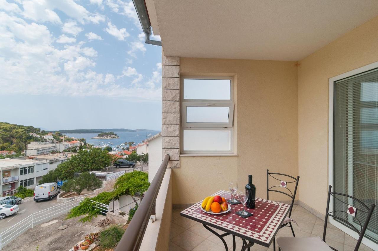Apartments Molo Mare Hvar Town Exterior photo