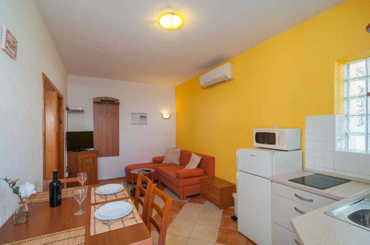 Apartments Molo Mare Hvar Town Exterior photo