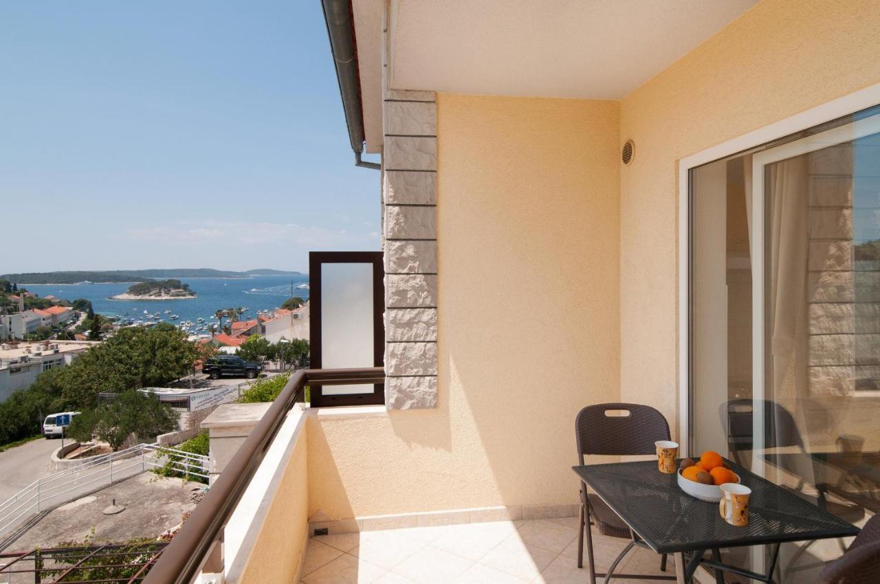 Apartments Molo Mare Hvar Town Exterior photo