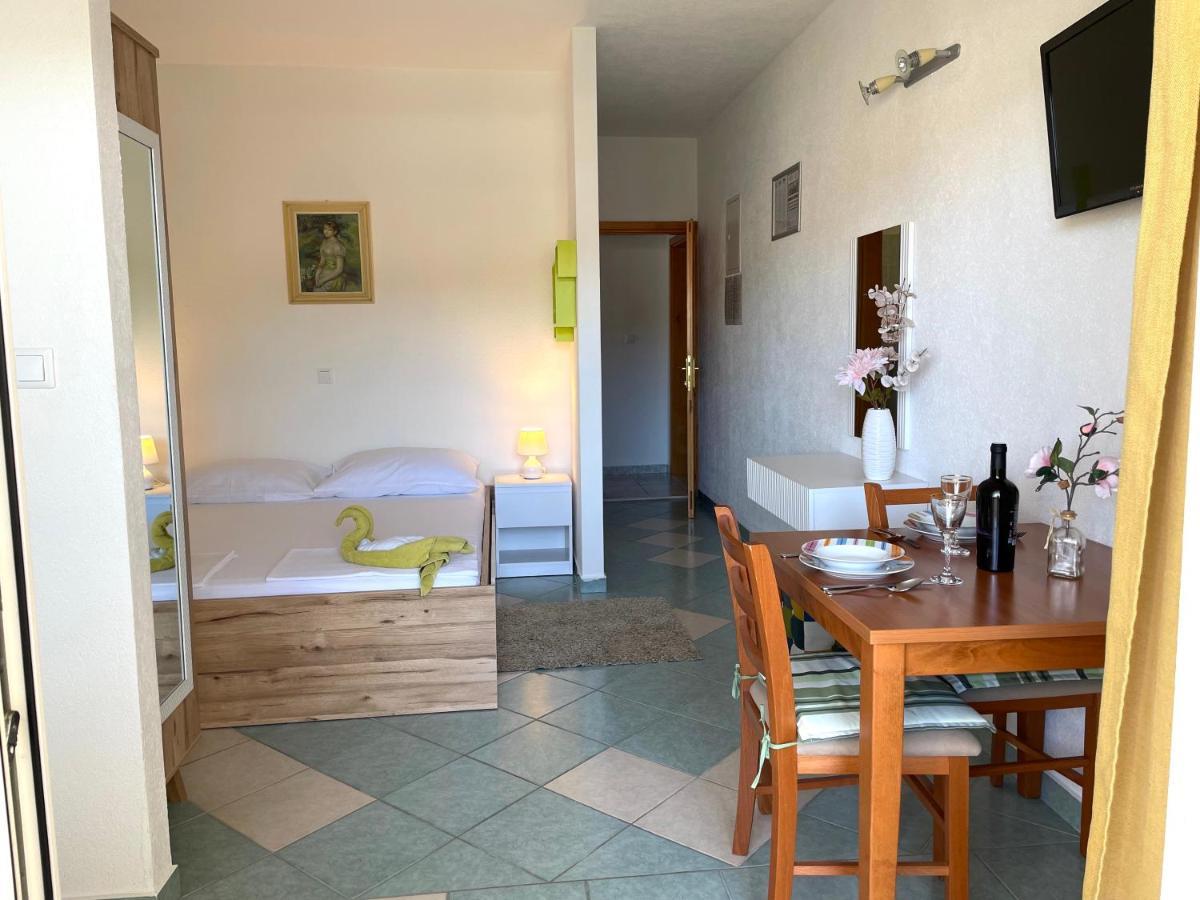 Apartments Molo Mare Hvar Town Exterior photo
